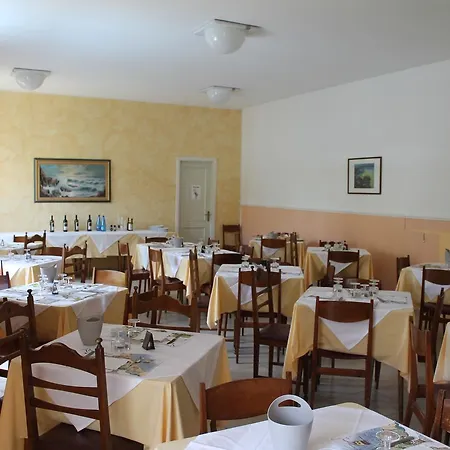 Ξενοδοχείο Ninfea 2*